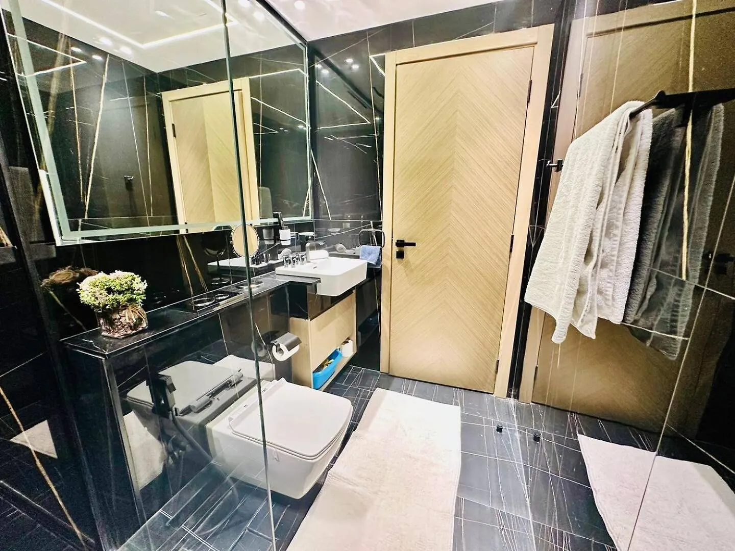 Apartamento Chic 2Br In Jvc Balcony Pool & Parking Dubái 0*,  Emiratos Árabes Unidos